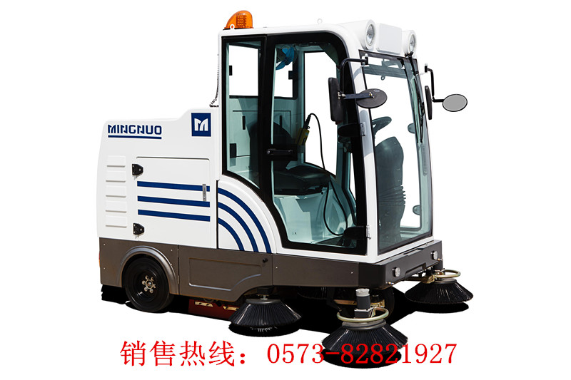 駕駛式路面石子樹葉垃圾灰塵清掃車價(jià)格