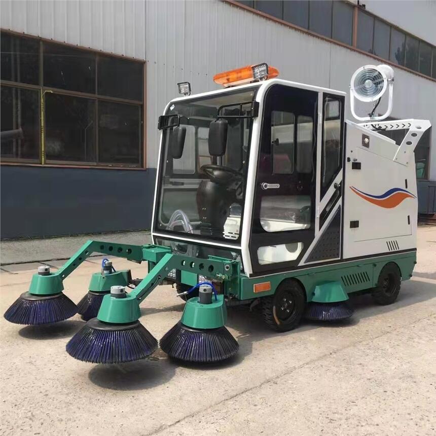 七刷駕駛式清掃車JC3000  常熟機(jī)場車站服務(wù)區(qū)掃地車多少錢