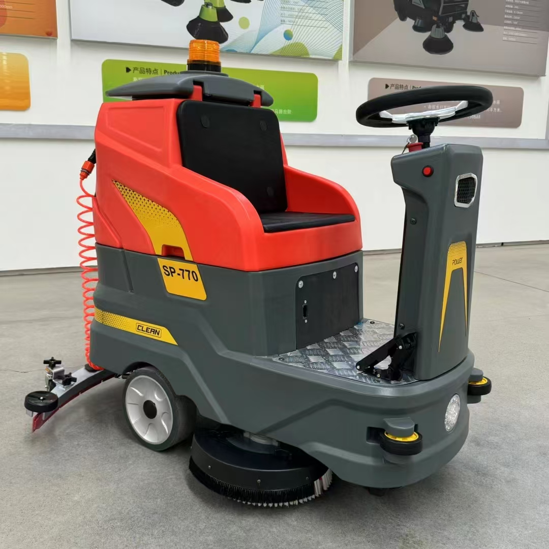 太倉(cāng)駕駛式雙刷清洗吸干拖地機(jī) 智能電動(dòng)洗地機(jī)SP770