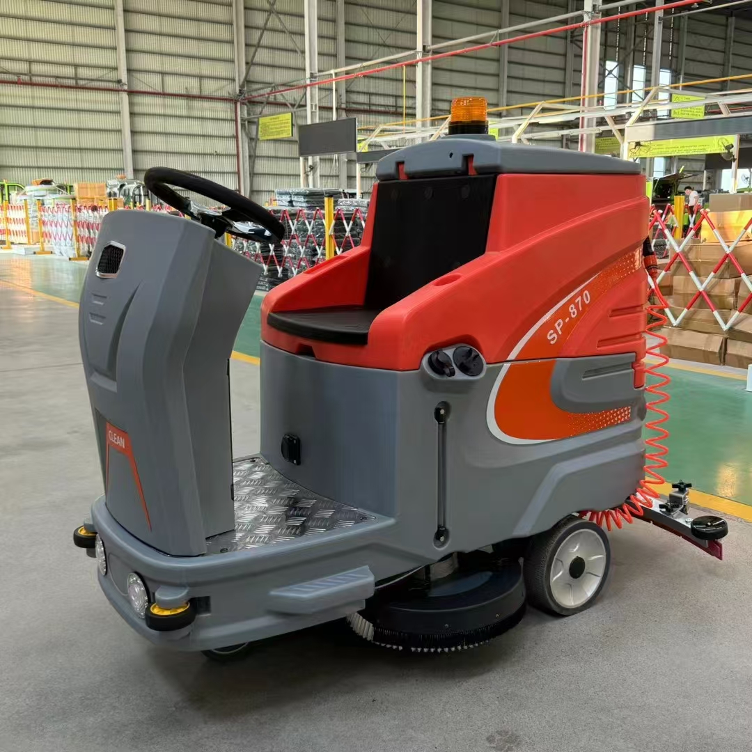 太倉(cāng)大容量雙刷駕駛式洗地機(jī)SP870 油污灰塵刷地機(jī)